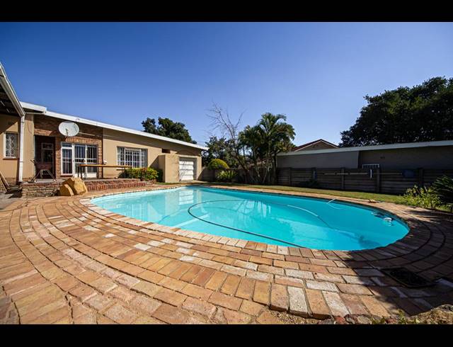 4 BEDROOM HOUSE FOR SALE IN PROTEA PARK